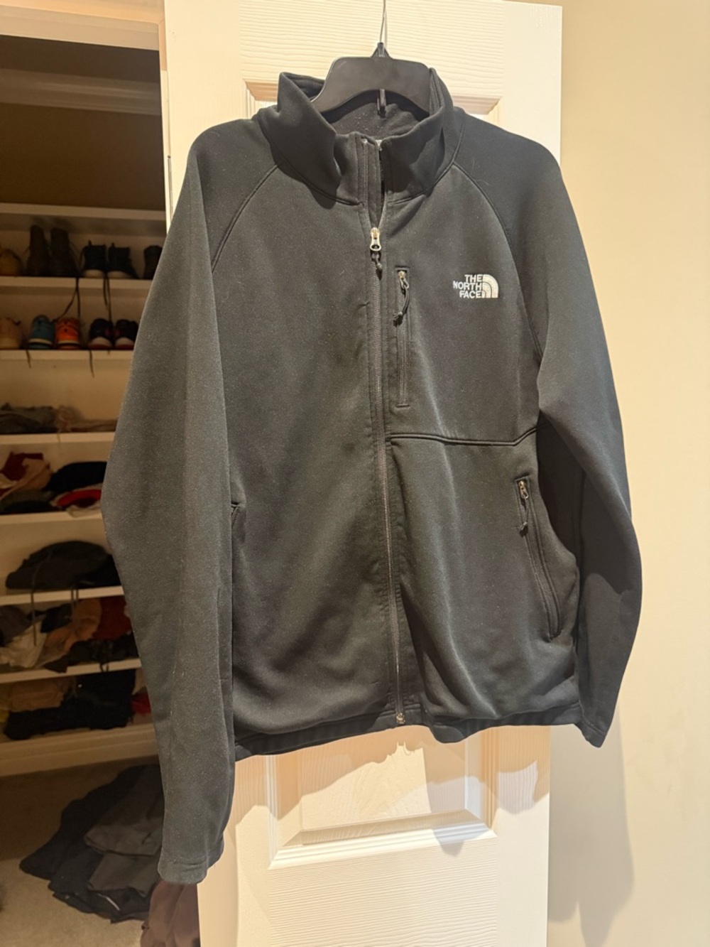 The North Face Men’s Black Lightweight Fleece Jacket